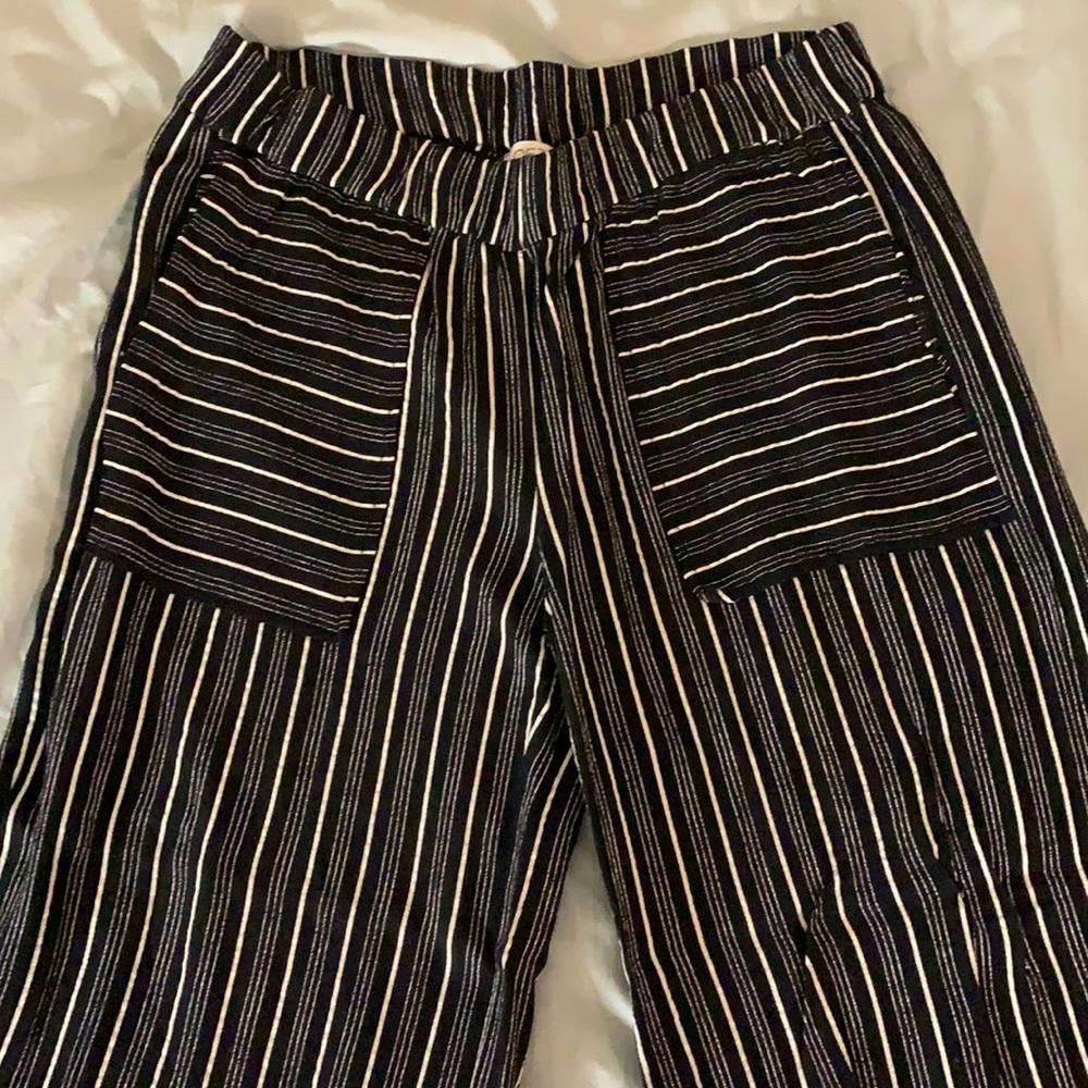 LOFT wide leg flowy stretchy pants size extra small can fit up to a medium